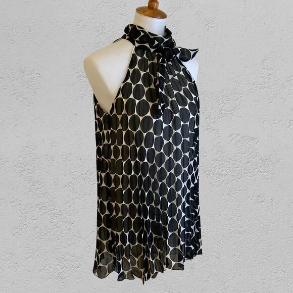Forever 21 Tops - Vintage Forever 21 Flowy Accordion Top - Lined. Great Condition.